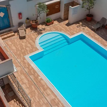 Apartment Relaxing Cristal Bedroom Sleeps 5 Num1500 *