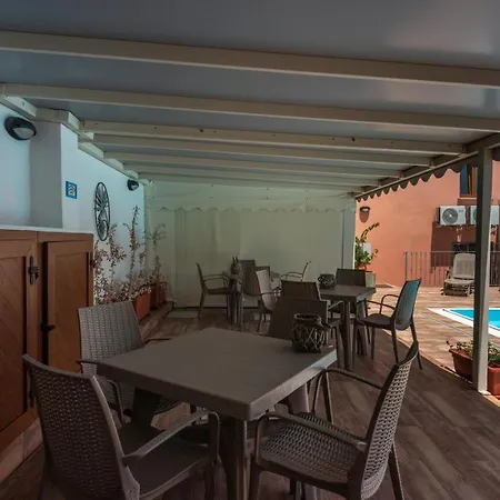 Relaxing Cristal Bedroom Sleeps 5 Num1500 Apartment