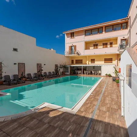 Relaxing Cristal Bedroom Sleeps 5 Num1500 * Santa Teresa Gallura